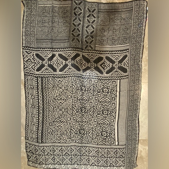 Johnny Was cashmere blend scarf 49x66 - Picture 3 of 4